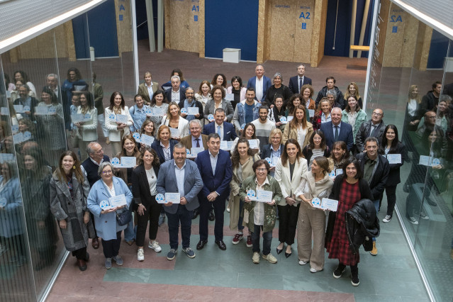 El conselleiro de Cultura, Educación, FP e Universidades, Román Rodríguez, entrega los premios de Boas Prácticas de Educación Inclusiva.