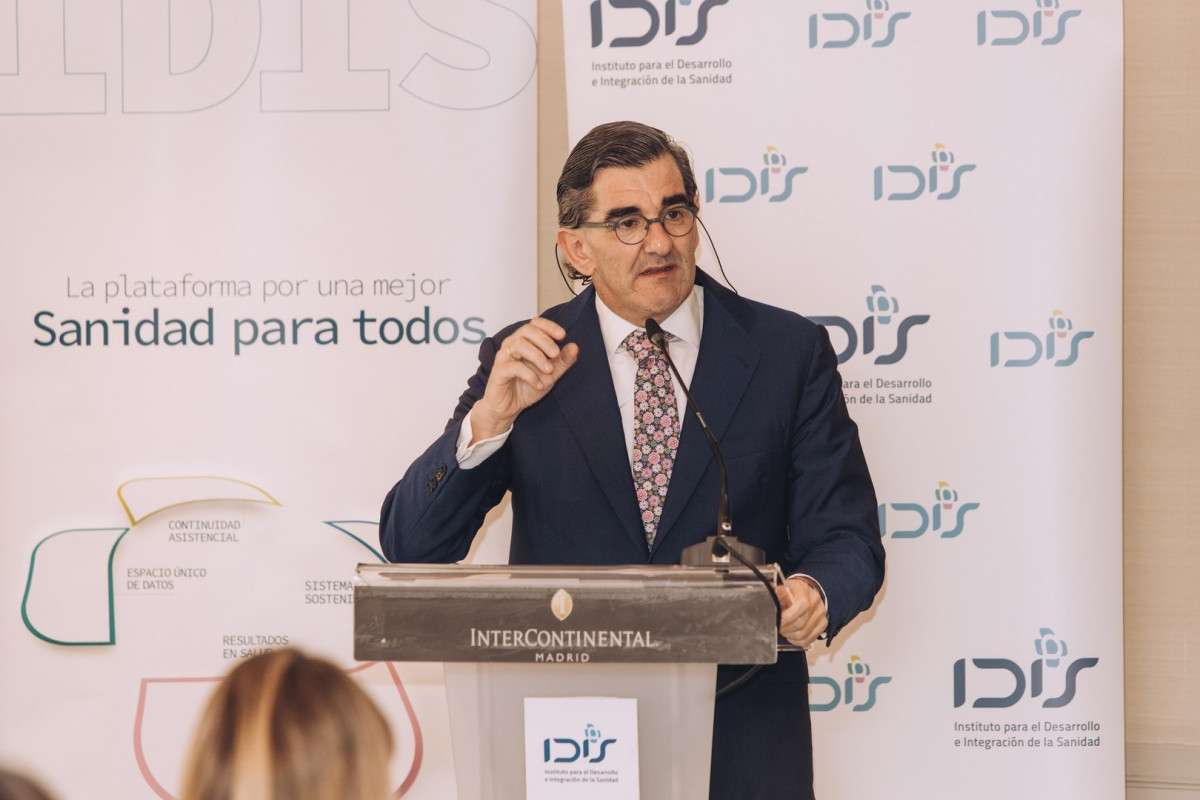 El presidente del Instituto para el Desarrollo e Integración de la Sanidad (Fundación IDIS), Juan Abarca, en la presentación del informe 'Sanidad privada, aportando valor 2023'. A 27 de abril de 20