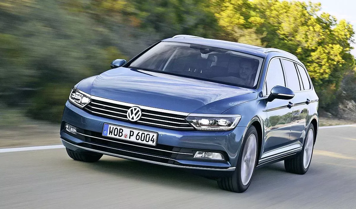 Volkswagen Passat Variant Sport 20 TSI como el de Baltar en una foto de Auto Bild