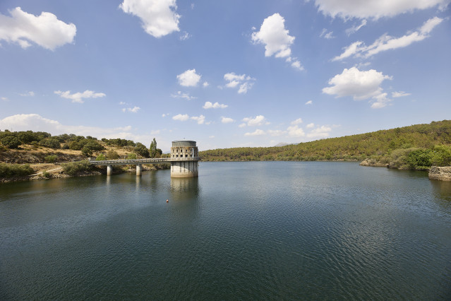 Archivo - Vista de la presa del Villar en Manjirón, Madrid