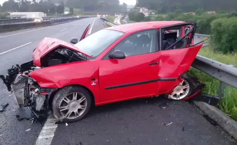 Accidente entre varios coches provocó corte en la autovía entre Santiago y Brión a la altura de As Galanas