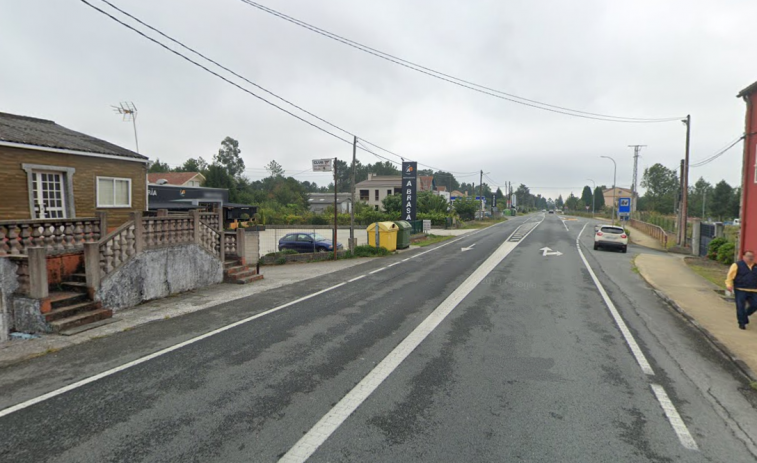 Una mujer y su bebé consiguen salir ilesos tras incendiarse su coche en Teo