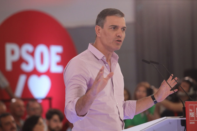 El secretario general del PSOE y presidente del Gobierno, Pedro Sánchez, durante su participación en el acto de presentación del candidato a la Alcaldía de Málaga y secretario general del PSOE en Málaga, Daniel Pérez a 02 de mayo del 2023 en Málaga. Andal
