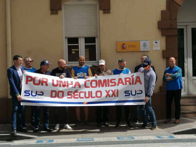 Concentración ante la comisaría de Ferrol-Narón