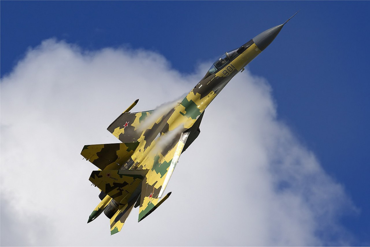 Sukhoi Su 35 en una foto de Oleg Belyakov publicada en wikimedia bajo Creative Commons Attribution Share Alike 30 Unported