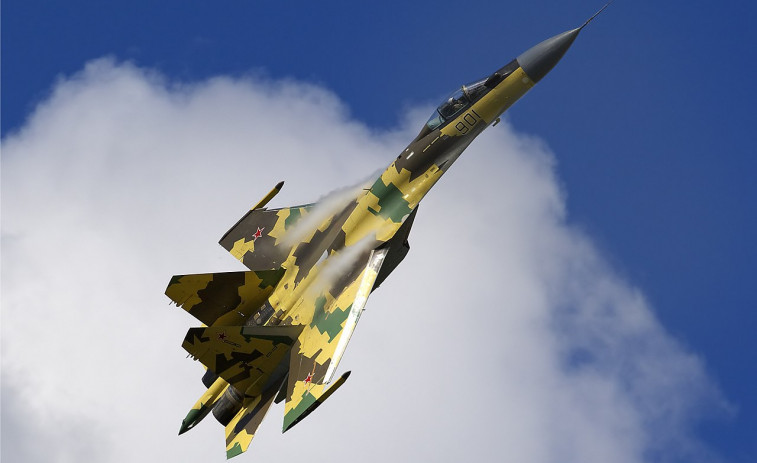 Avión de la OTAN pierde control del motor tras encontronazo con caza ruso