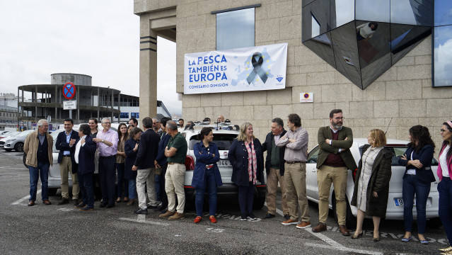 Miembros de la Cooperativa de Armadores de Pesca del Puerto de Vigo (ARVI) protestan contra las políticas de la Comisión Europea.