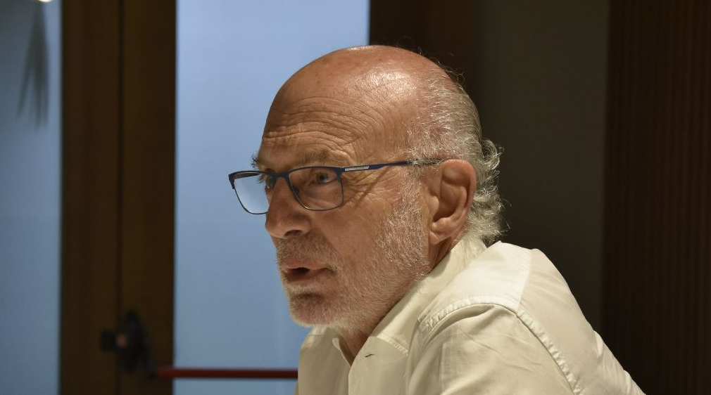 El candidato Manuel Cabezas en la sede del PP de Ourense