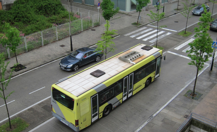 Santiago mantiene la rebaja del billete en los autobuses urbanos al sumar un 20% municipal al 30% estatal