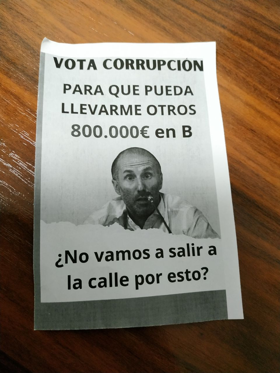 Cartel anu00f3nimo contra Ju00e1come colocado en parabrisas de coches de Ourense esta semana