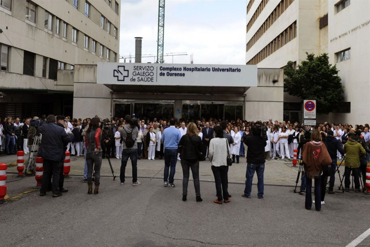 Los internistas del hospital de Ourense continúan reclamando un trabajo digno en la sanidad pública