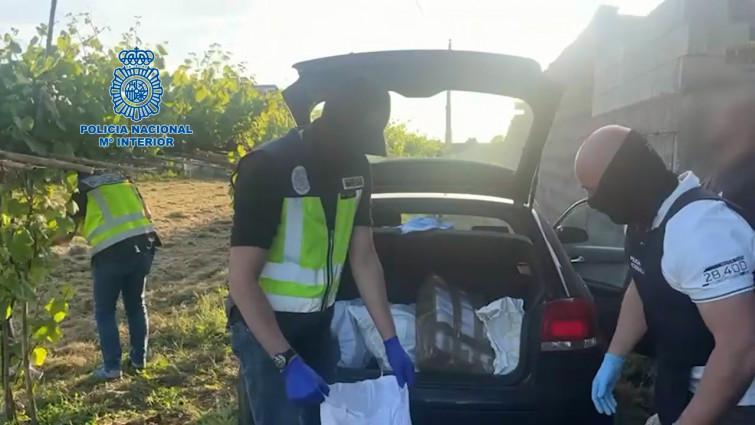 Policía Nacional decomisa 100 kilos de hachís en un coche y otros 100 en un 
