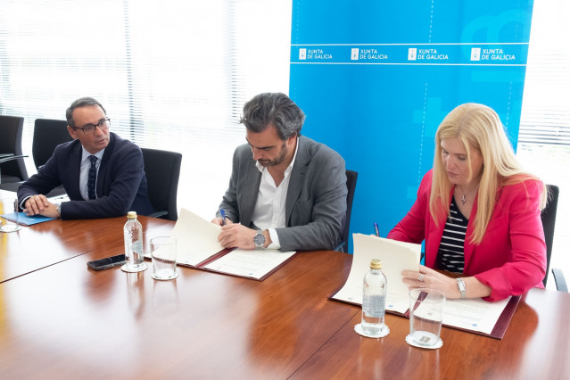 O vicepresidente segundo e conselleiro de Presidencia, Xustiza e Deportes, Diego Calvo, acompañado do director xeral de Xustiza, José Tronchoni, asinará un convenio de colaboración coa Asociación Nacional de Peritaxe Social.     foto xoán crespo