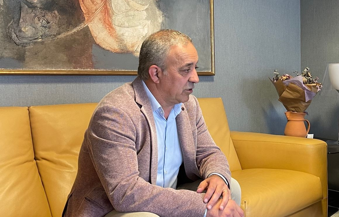 Castro alcalde de Os Blancos en una foto de la Xunta