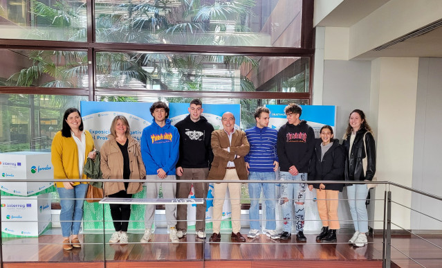 Estudiantes de Ingeniería de la USC visitan el IET para aprender sobre cartografia y protección del paisaje
