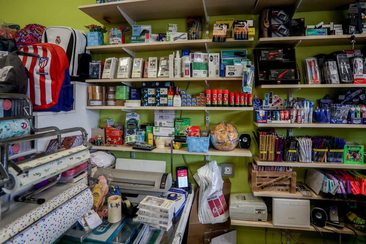 Archivo - Material escolar en la librería-papelería 'Zepol', a una semana del inicio del curso escolar en algunas comunidades autónomas, a 29 de agosto de 2022, en Pozuelo de Alarcón, Madrid (Espa