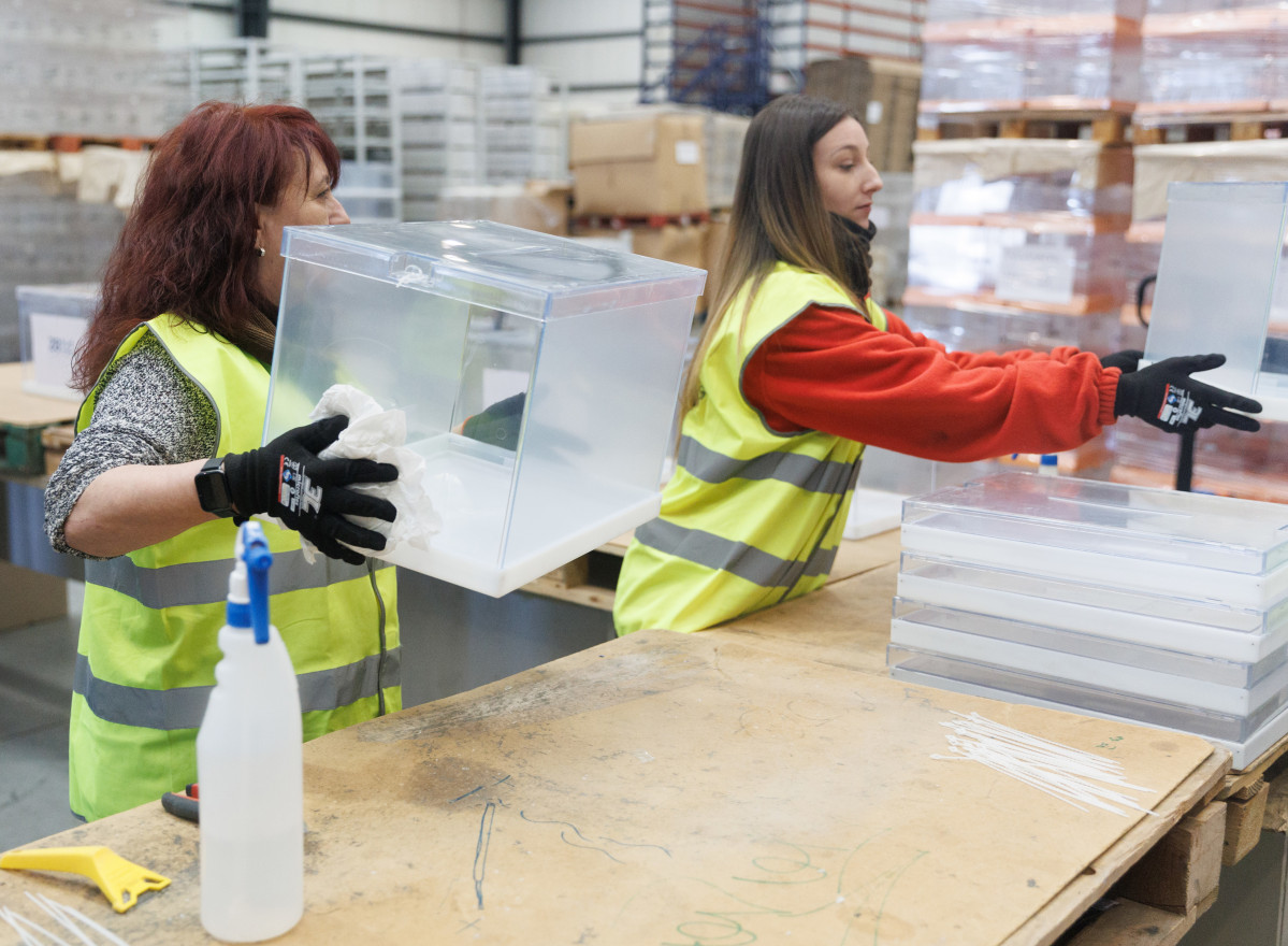 Archivo - Preparativos para las elecciones.