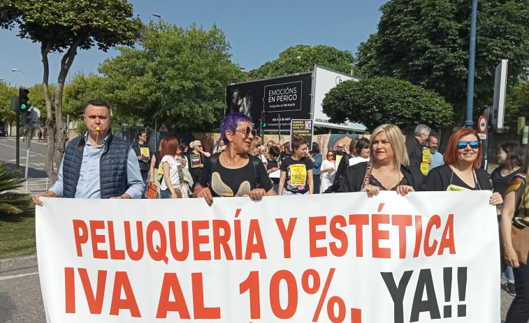 Peluqueros y esteticistas protestan en Vigo por la reducción del IVA de un 