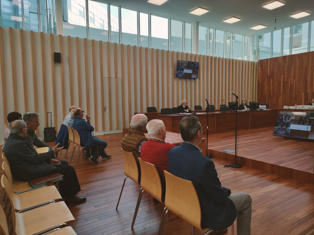 Juicio contra nueve acusados de prevaricación y cohecho, por amañar supuestamente un contrato de basura en Nigrán, entre ellos dos exalcaldes y un exconcejal.