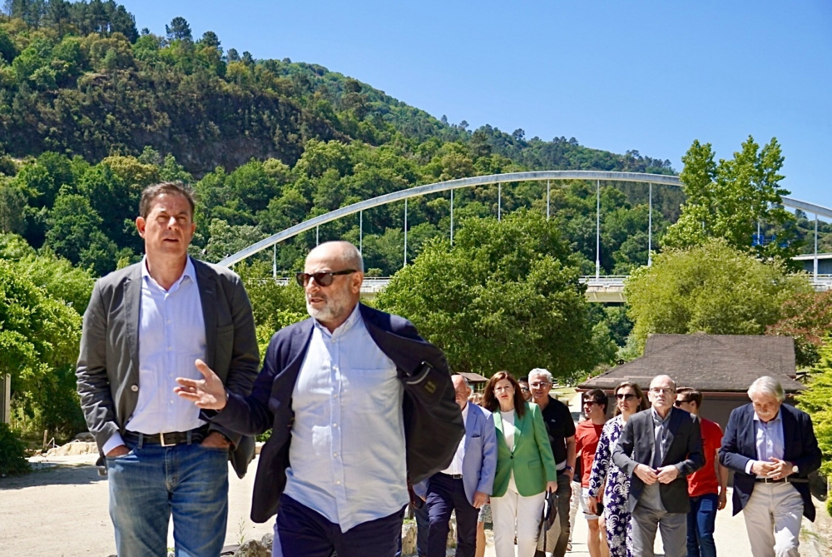 José Ramón Gómez Besteiro y Paco Rodríguez en un acto de campaña del PSOE de Ourense en las termas de Outariz