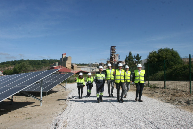 El conselleiro de Economía, Francisco Conde, visita Magnesitas de Rubián.