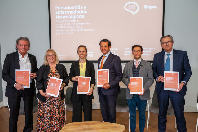 Una investigación de un doctor santiagués liga la periodontitis con el riesgo de padecer ictus isquémico o Alzhéimer