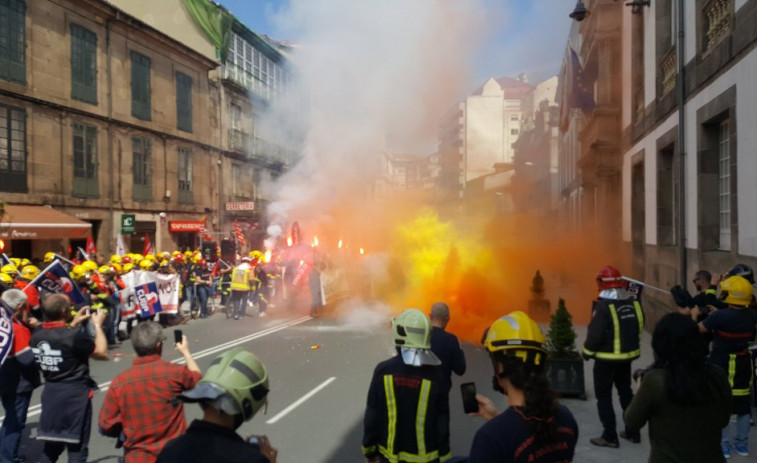 Os bombeiros marchan contra a 