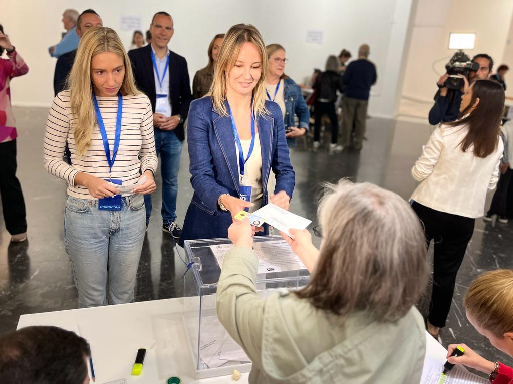 Fernández Tapias votando en una imagen del PP de Vigo