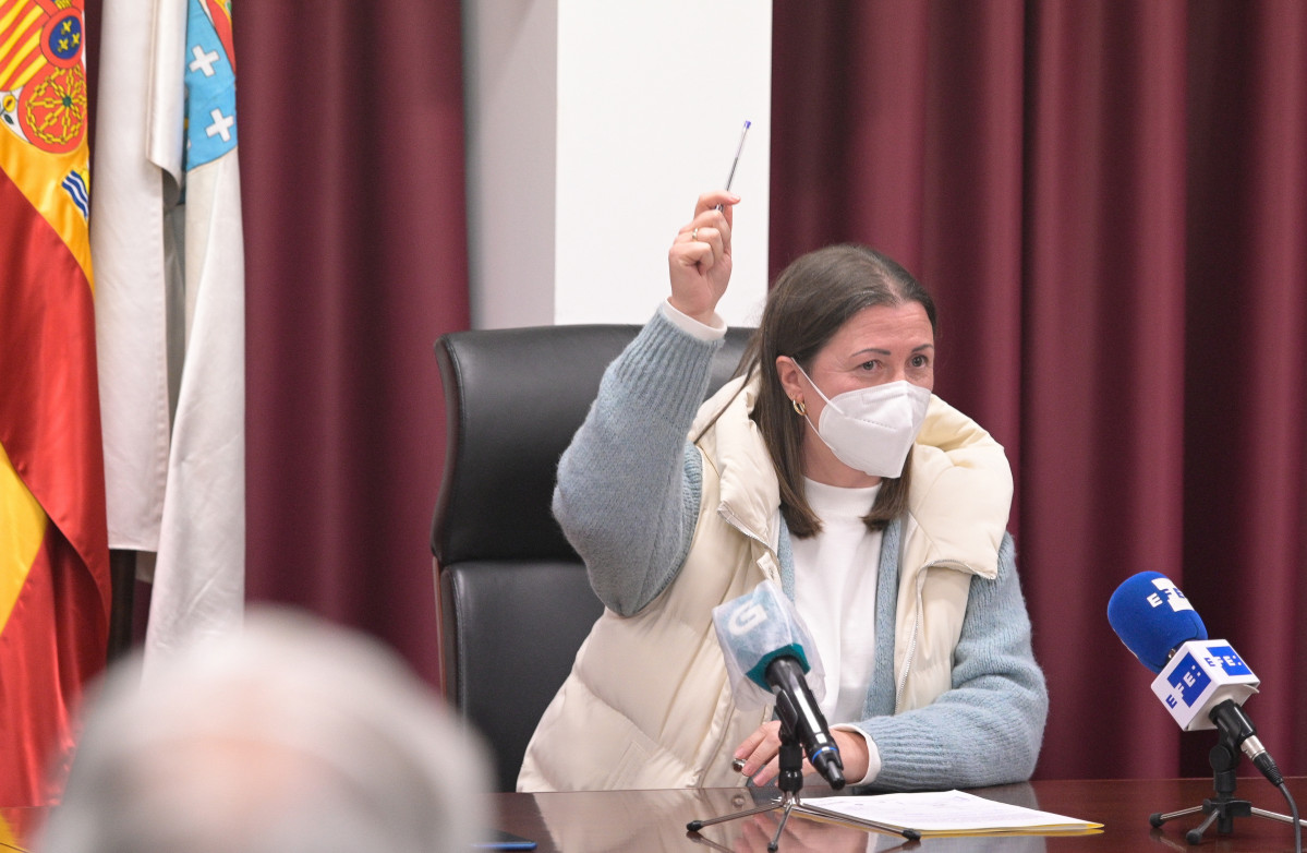 Archivo - La alcaldesa de Boimorto , María Jesús Novo, durante un pleno extraordinario en el Ayuntamiento de la localidad, en Boimorto, A Coruña, Galicia (España), a 12 de febrero de 2021. Durante