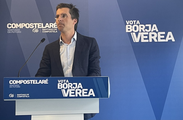El candidato del PP a la alcaldía de Santiago, Borja Verea, en rueda de prensa.