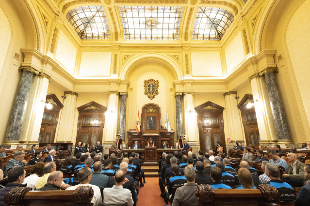 Acto de conmemoración del Día de la Policía en el Ayuntamiento de A Coruña