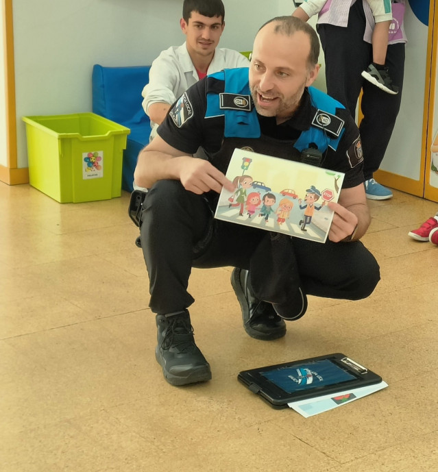 Actividad de la Policía Local de Lugo en una escuela infantil municipal