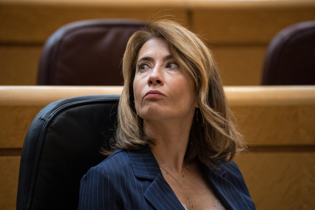 La ministra de Transporte, Movilidad y Agenda Urbana, Raquel Sánchez, durante una sesión plenaria en el Senado, a 17 de mayo de 2023, en Madrid (España). El proyecto de Ley por el Derecho a la Vivienda se enfrenta a su aprobación definitiva en el pleno de