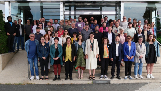 Foto de familia del BNG, con su portavoz nacional al frente, Ana Pontón, en la celebración de un Consello Nacional en un hotel de Teo (A Coruña)