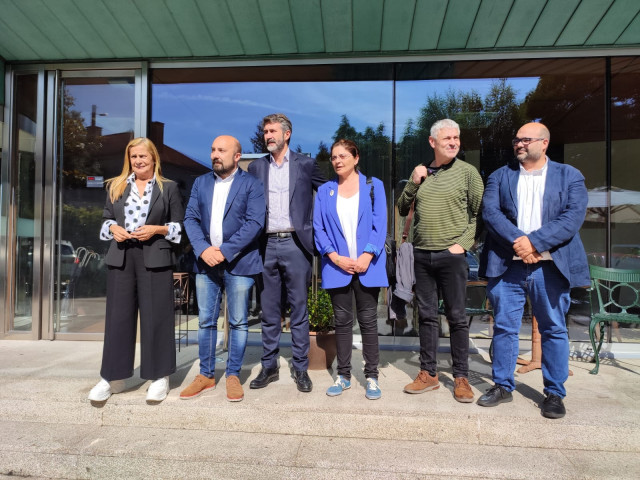 Carmela Silva, José Manuel Lage, Alberto Varela, Carme da Silva, Bieito Lobeira, y Rubén Cela conforman las delegaciones de PSdeG y BNG que negociarán la formación de gobiernos progresistas