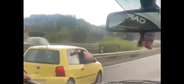 (VÍDEO) Filman a un copiloto por la autovía en Vigo haciéndole 