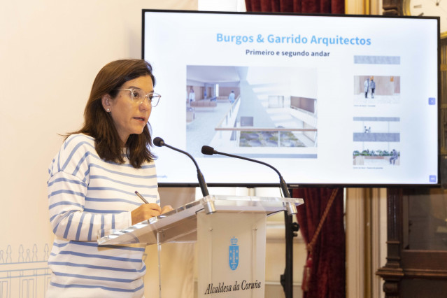 La alcaldesa de A Coruña en funciones, Inés Rey, en la rueda de prensa ofrecida este miércoles con posterioridad a la Junta de Gobierno local