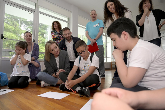Bergondo. A Coruña A  conselleira de Política Social e Xuventude, Fabiola García, acompañada do delegado territorial da Xunta de Galicia, Gonzalo Trenor, asisten ao encontro do alumnado do Voluntariado Miúdo. 07/06/2023 Foto: Moncho Fuentes / AGN A Coruña