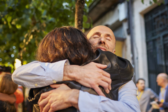 El alcalde Ourense y candidato a la reelección por Democracia Ourensana, Gonzalo Pérez Jácome, tras realizar el seguimiento de la jornada electoral en la sede de Democracia Ourensana, a 28 de mayo de 2023, en Ourense, Galicia (España). Hoy, 28M, se celebr