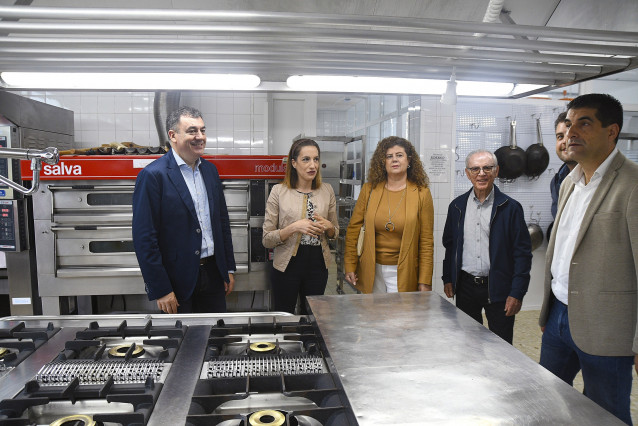 Visita conselleiro Educación al CIFP Vilamarín