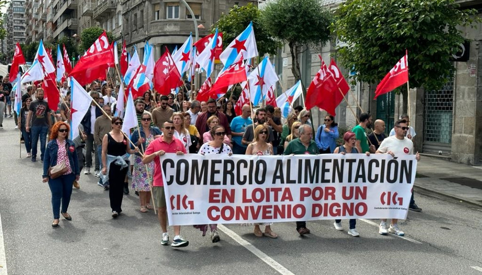 Manifestación en Vigo de trabajadores del sector de la alimentación de la provincia de Pontevedra.