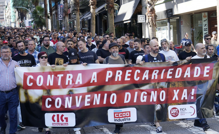 Multitudinaria marcha de trabajadores del metal en Vigo en defensa de un convenio digno