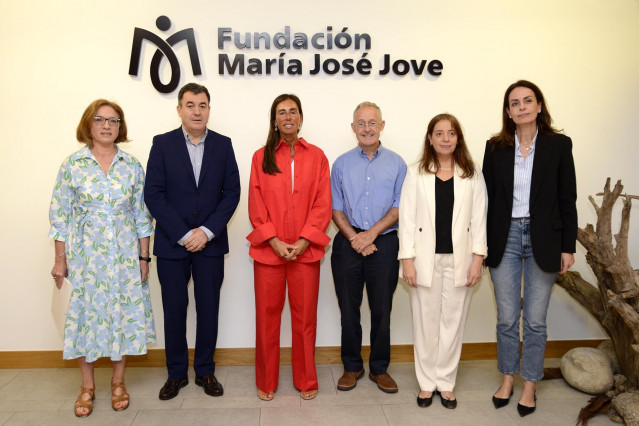 La Vicepresidenta De Indaga, Elvira Ferrer; El Conselleiro De Cultura Y Educación, Román Rodríguez;  La Presidenta De La Fundación María José Jove, Felipa Jove; El Presidente De La Fundación Indaga, El Doctor Ángel Carracedo, Entre Otros