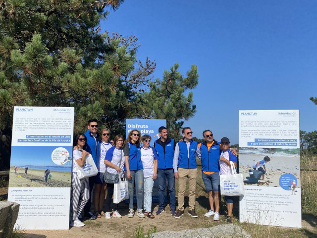 Presentación de la campaña 'Goza da praia sen deixar pegada' en el Parque Natural do Carreirón, Illa de Arousa (Pontevedra)