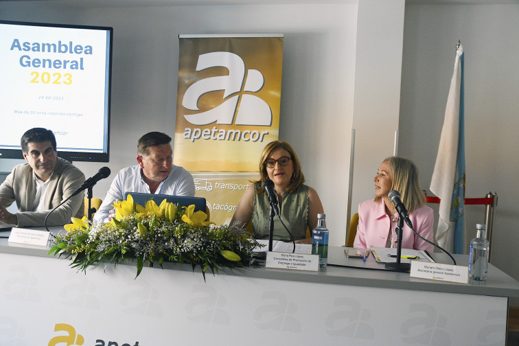 La conselleira de Emprego e Igualdade presenta acciones de la Xunta ante demandas laborales del sector del transporte