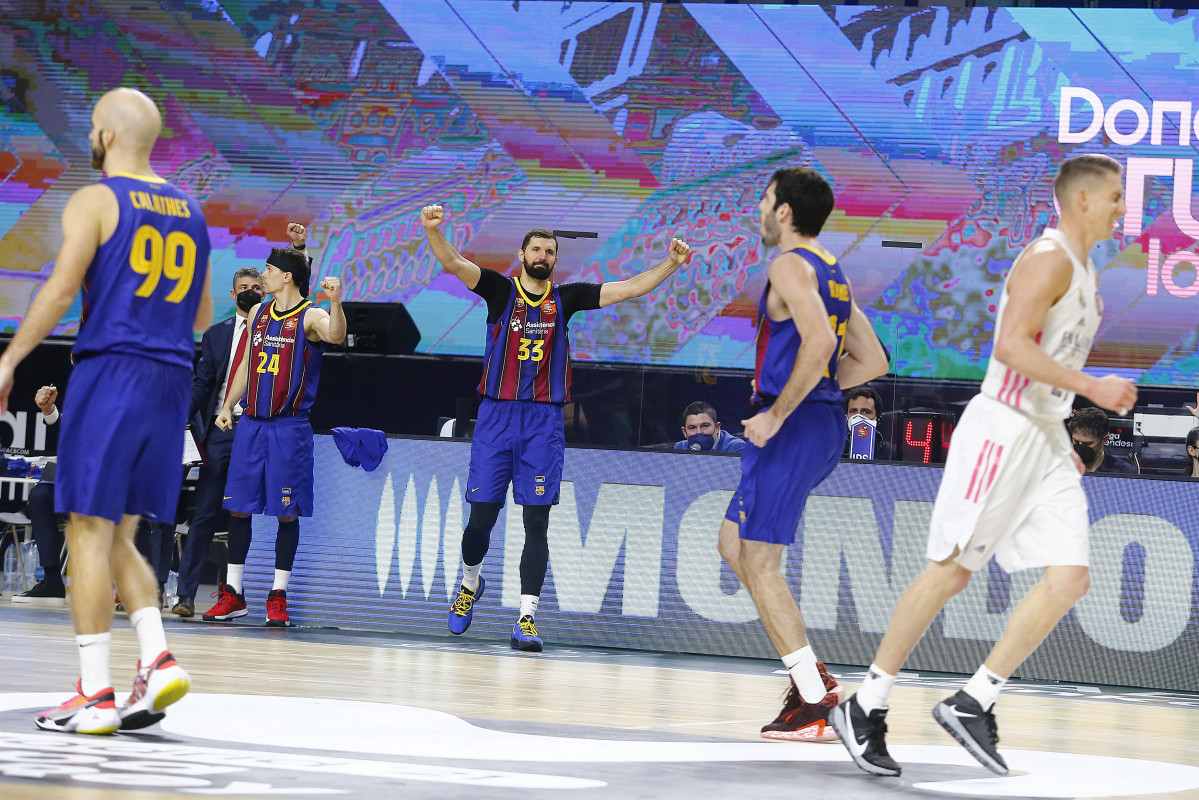 Mirotic celebra la victòria del Barça