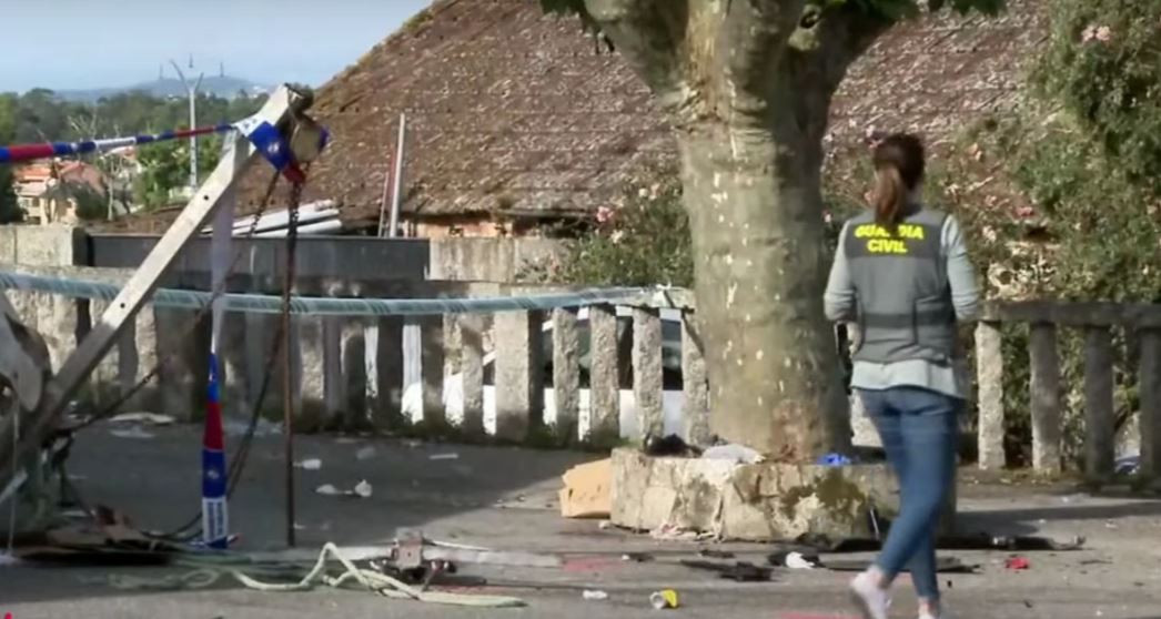 La Guardia Civil investigando el lugar del accidente en una imagen de la RTVE