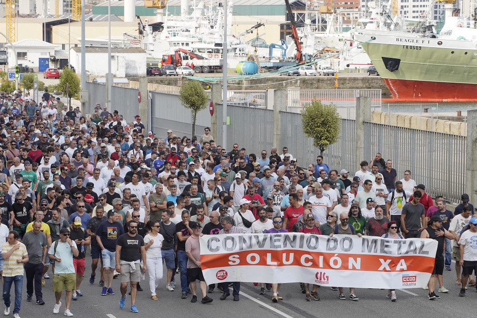 Miles de personas se manifiestan en Vigo el 28 de junio de 2023, en defensa de un convenio provincial digno para el sector del Metal.