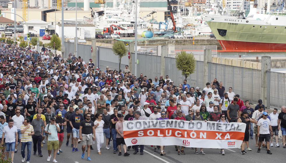 Miles de personas se manifiestan en Vigo el 28 de junio de 2023, en defensa de un convenio provincial digno para el sector del Metal.