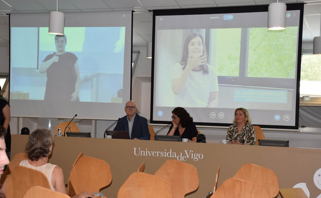 Presentación de los resultados del proyecto SignaMed, que desarrolló un diccionario multiplataforma con términos médicos y de salud para atender a personas sordas en Urgencias.